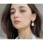 Women's Amberley Baroque Pearl Earrings - Image 4