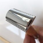 Factory Direct Sale Manual Black Resin Handle Men's Manual Shavers - Image 2