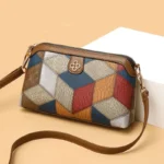 Women's crossbody bags come in various patterns and are suitable for leisure activities, traveling, commuting, etc. For outings. - Image 3