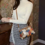 Women's crossbody bags come in various patterns and are suitable for leisure activities, traveling, commuting, etc. For outings. - Image 11