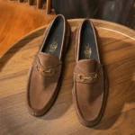 British Style Men‘s Suede Genuine Leather Loafers Dress Shoes Metal Decorated Slip On Comfortable Leather Moccasins Shoes